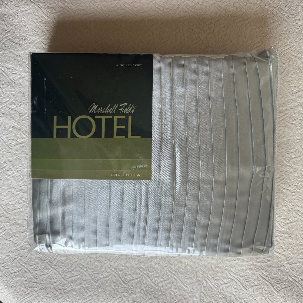 NWT - Marshall Fields Pleated Satin Bed Skirt - King